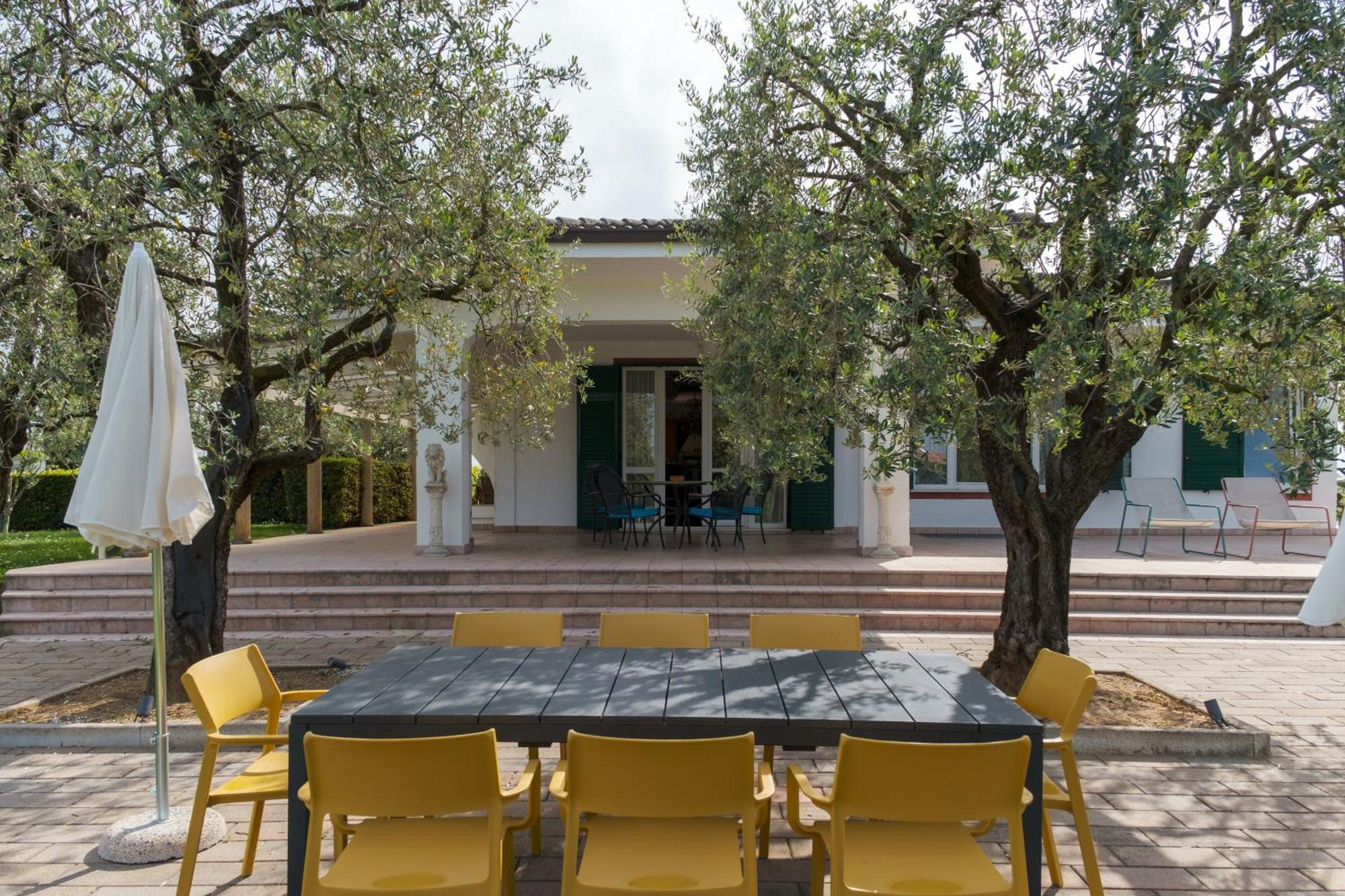 Villa Carini With 3000 Mq Garden & Heated Pool Castelnuovo del Garda Exteriér fotografie
